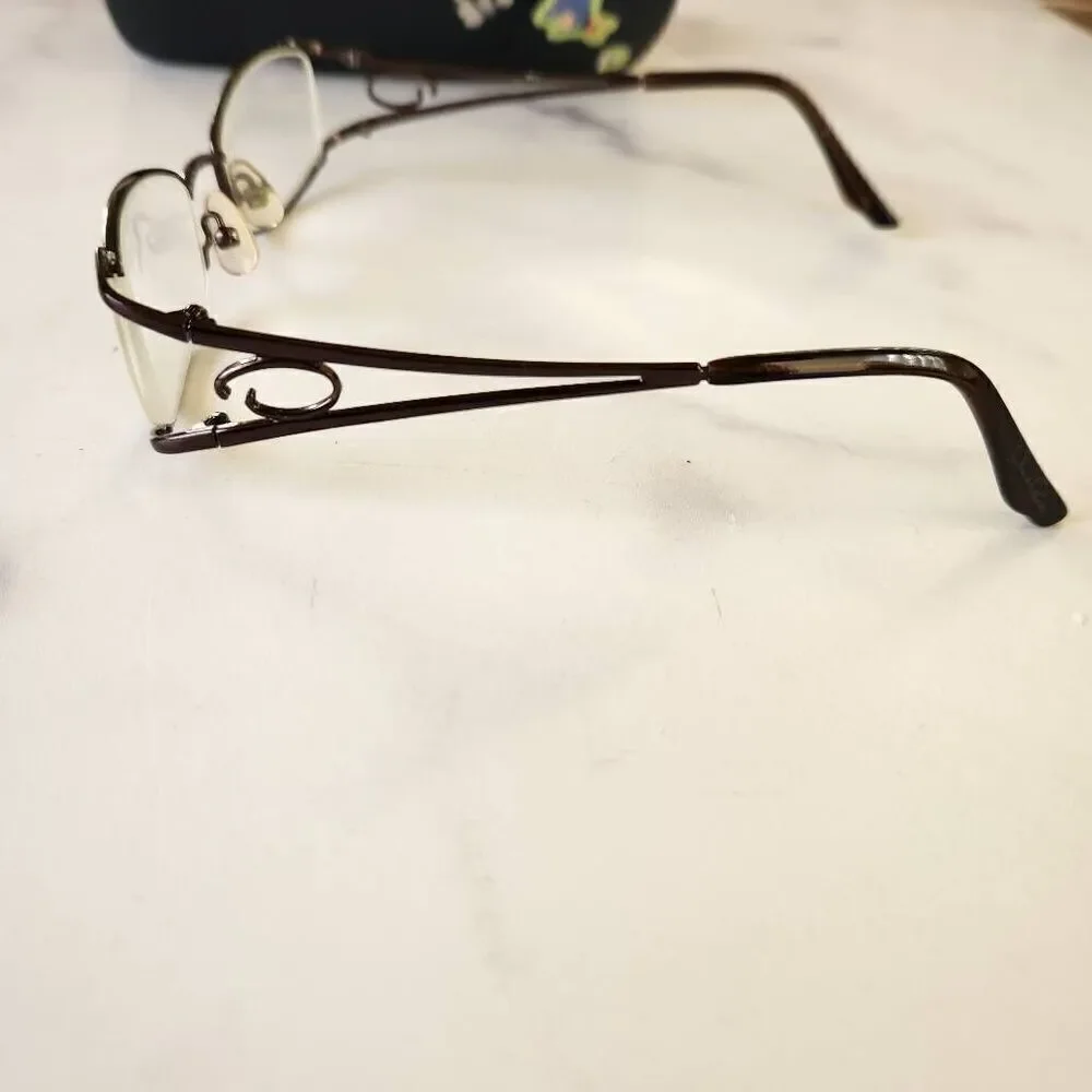 Reading eyeglasses curved metal frame